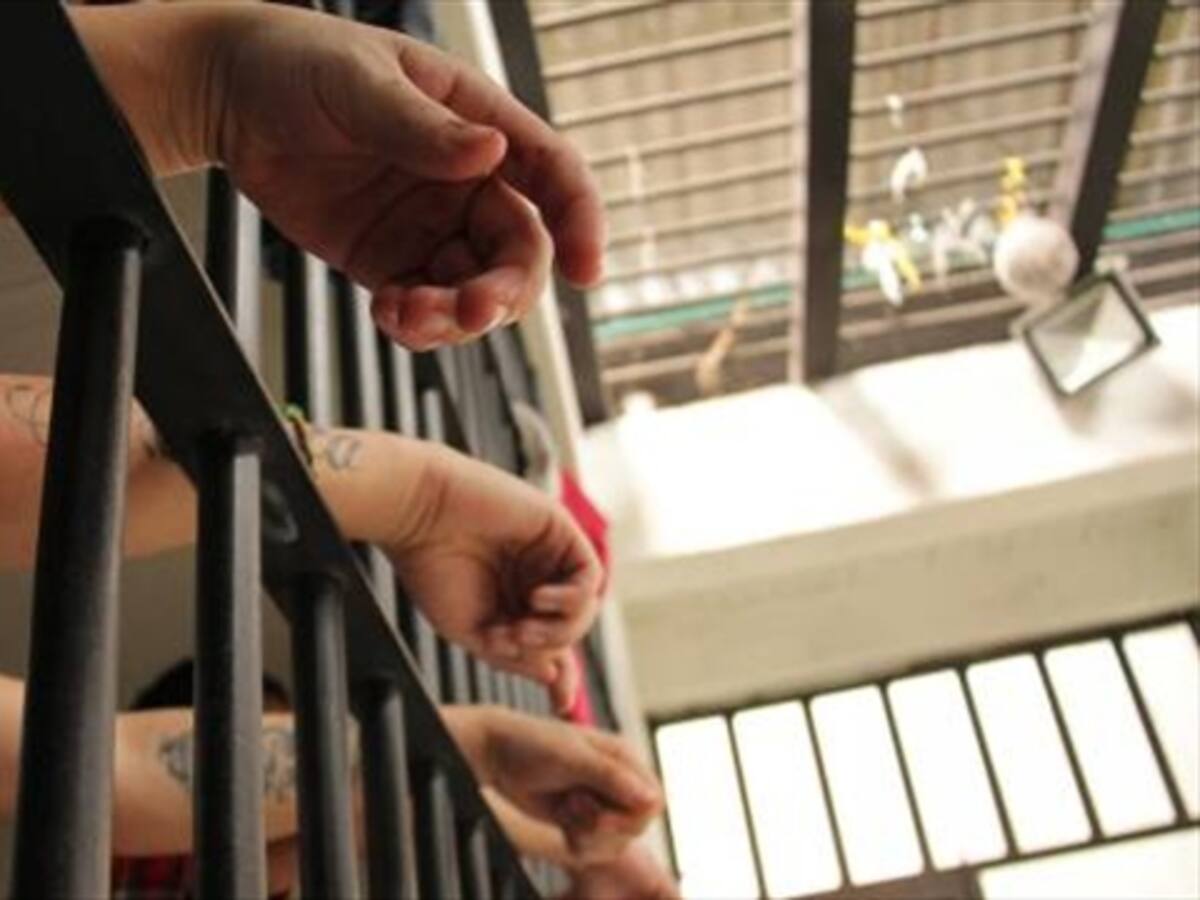 Dos reclusos murieron por incendio en su celda en César