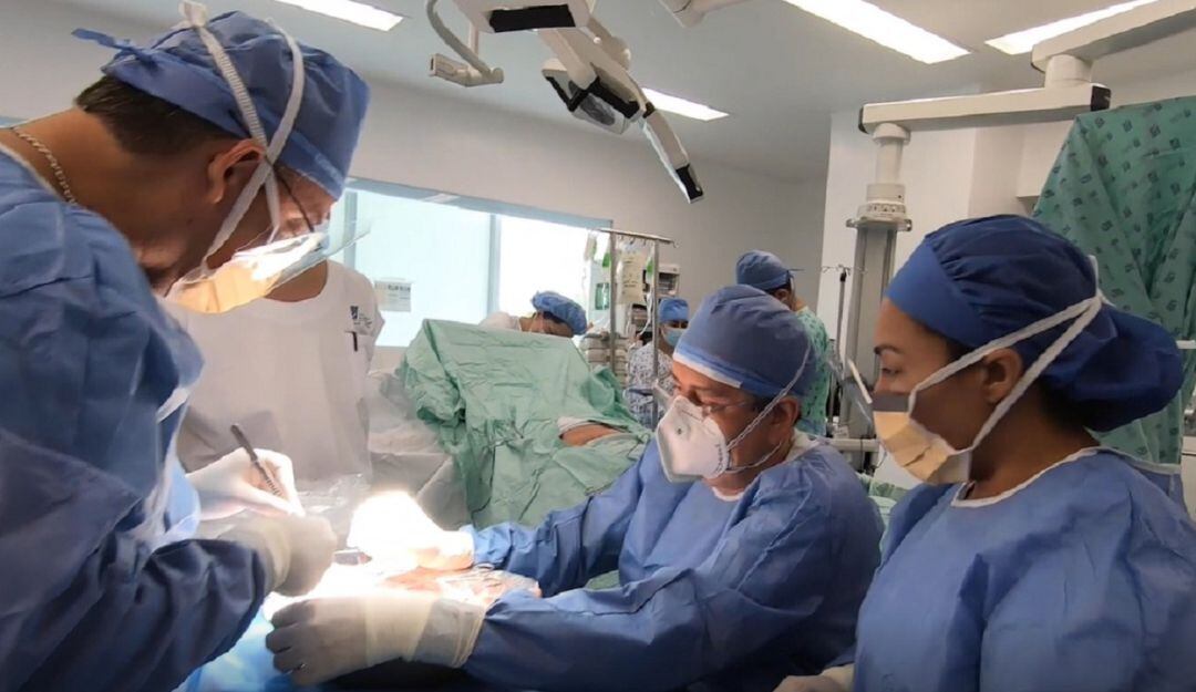 En total fueron 15 cirugías, incluidas la extracción de los órganos de donantes, ocho trasplantes renales, dos trasplantes hepáticos y un trasplante cardíaco.