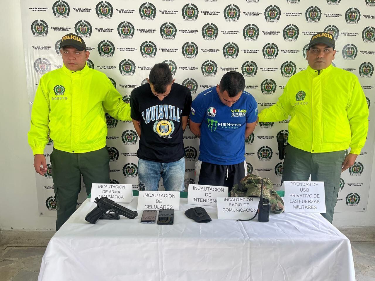 Las personas capturadas estarían presuntamente vinculadas a delitos . Foto policía Huila.