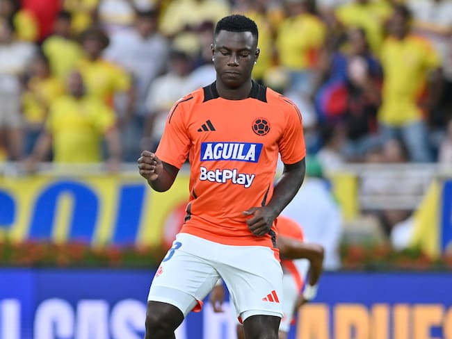 Marino Hinestroza, jugador de Nacional, con la Selección Colombia. (Photo by Gabriel Aponte/Getty Images)