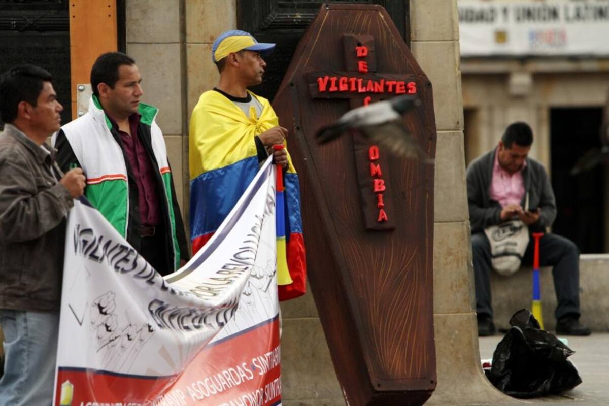 Un grupo de vigilantes y celadores, decidieron entrar en huelga de hambre, hasta que el gobierno le escuche sus peticiones.