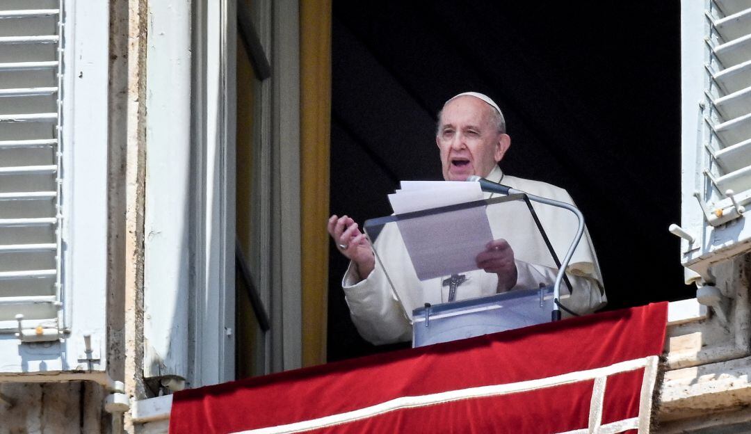 El papa Francisco desde la Plaza de San Pedro 
