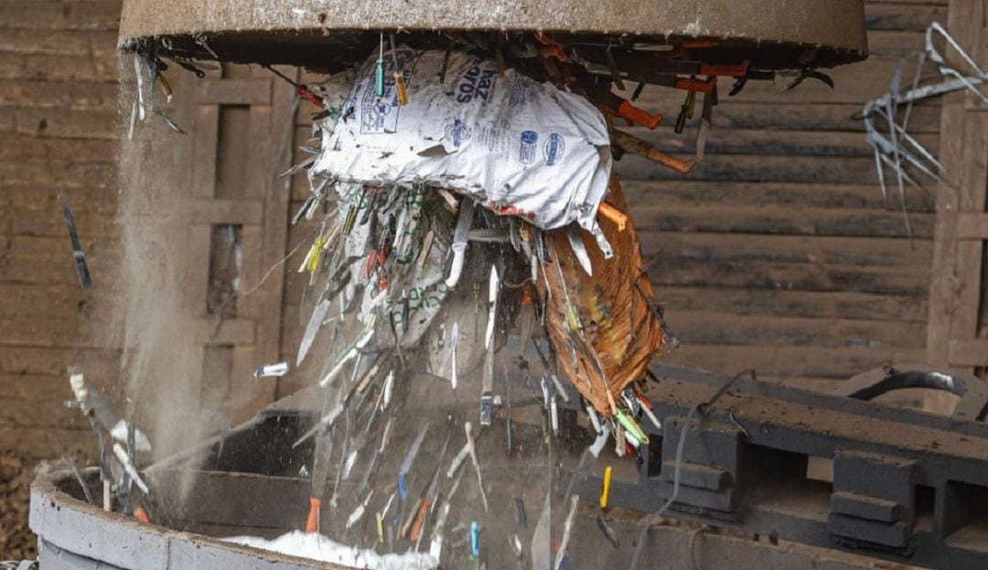 Destrucción de armas cortopunzantes inacutadas en Manizales