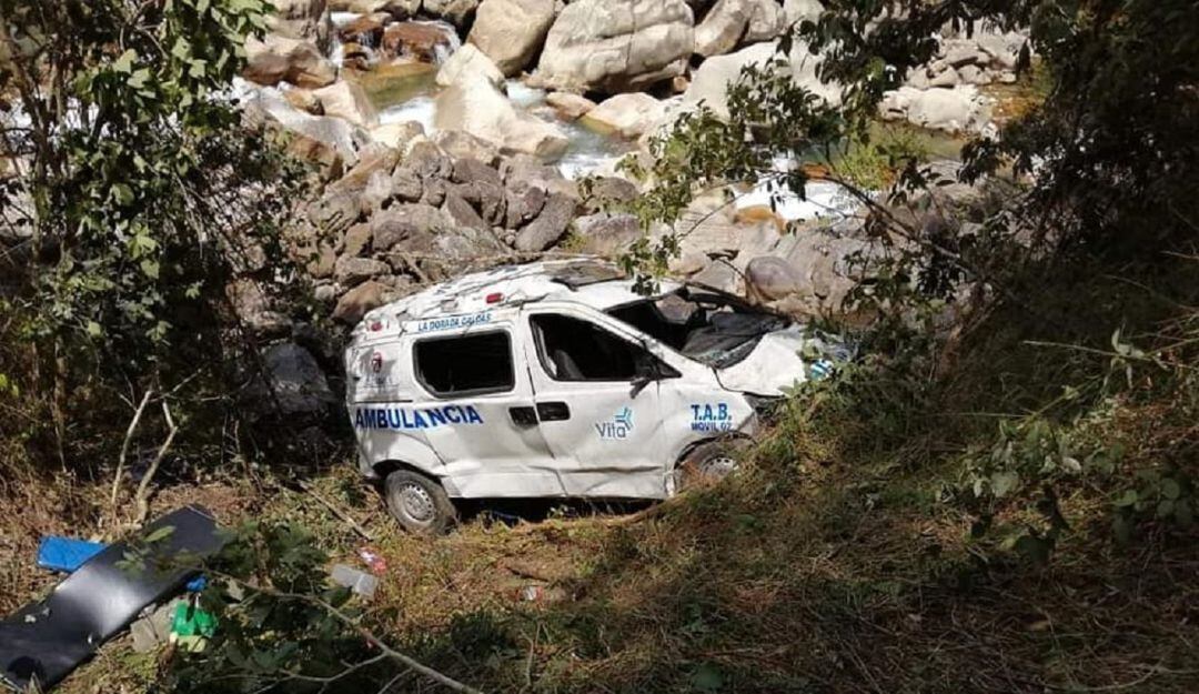 Foto cortesía: Lugar del accidente donde resultaron heridas, 4 personas.