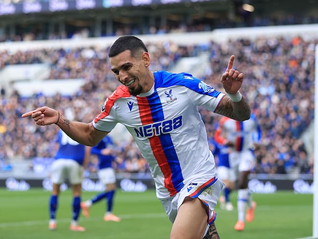 Daniel Muñoz celebra su gol ante Everton / Getty Images