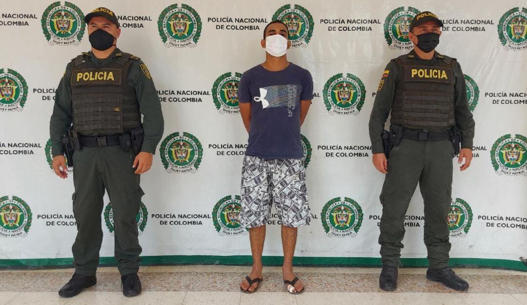 Como Samuel Horta Sánchez de 31 años de edad, fue identificado el hombre, que  con arma corto punzante, la emprendió violentamente contra los menores. 