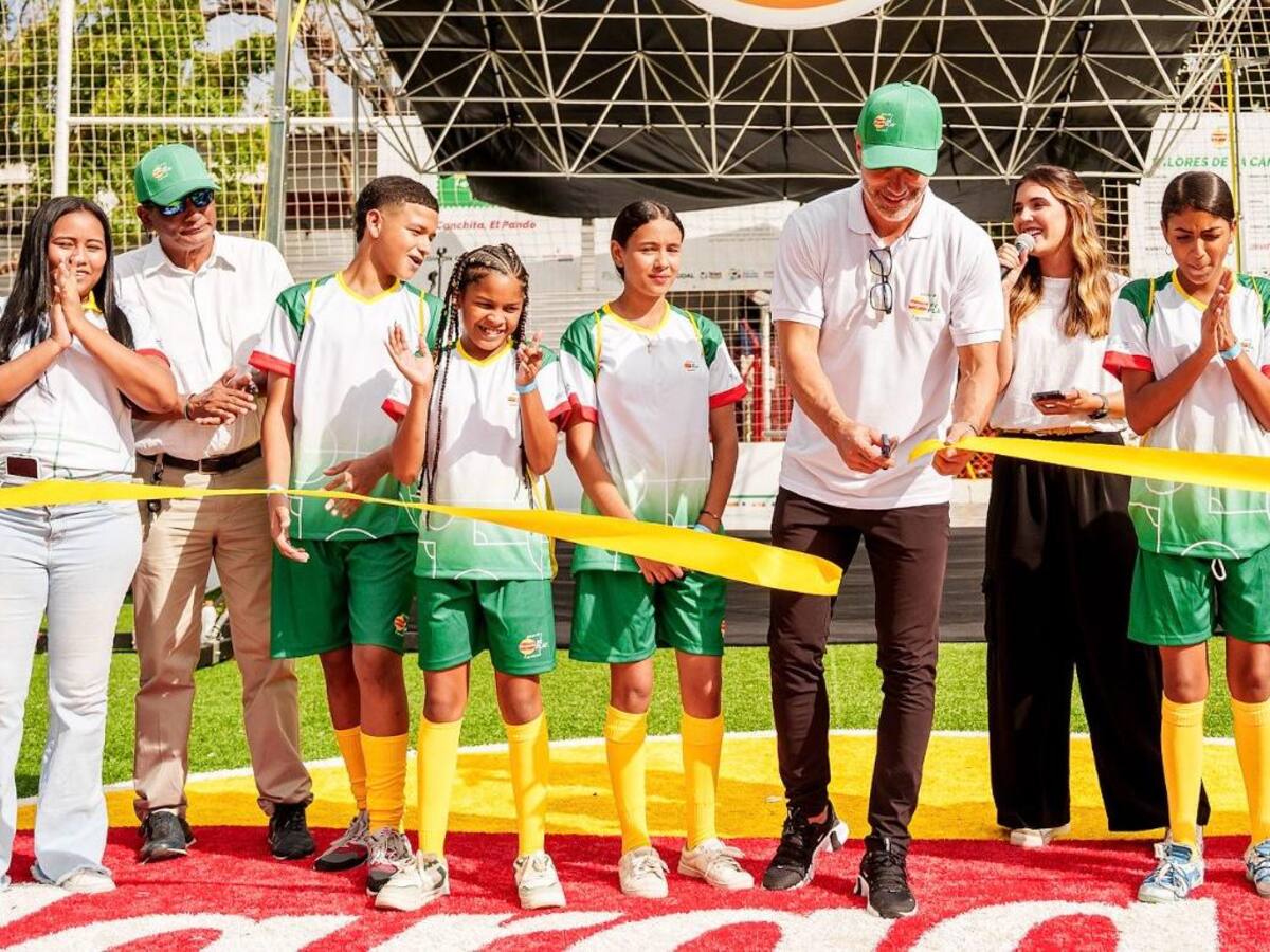 Comunidad de El Pando en Santa Marta recibió moderna cancha sintética y sostenible