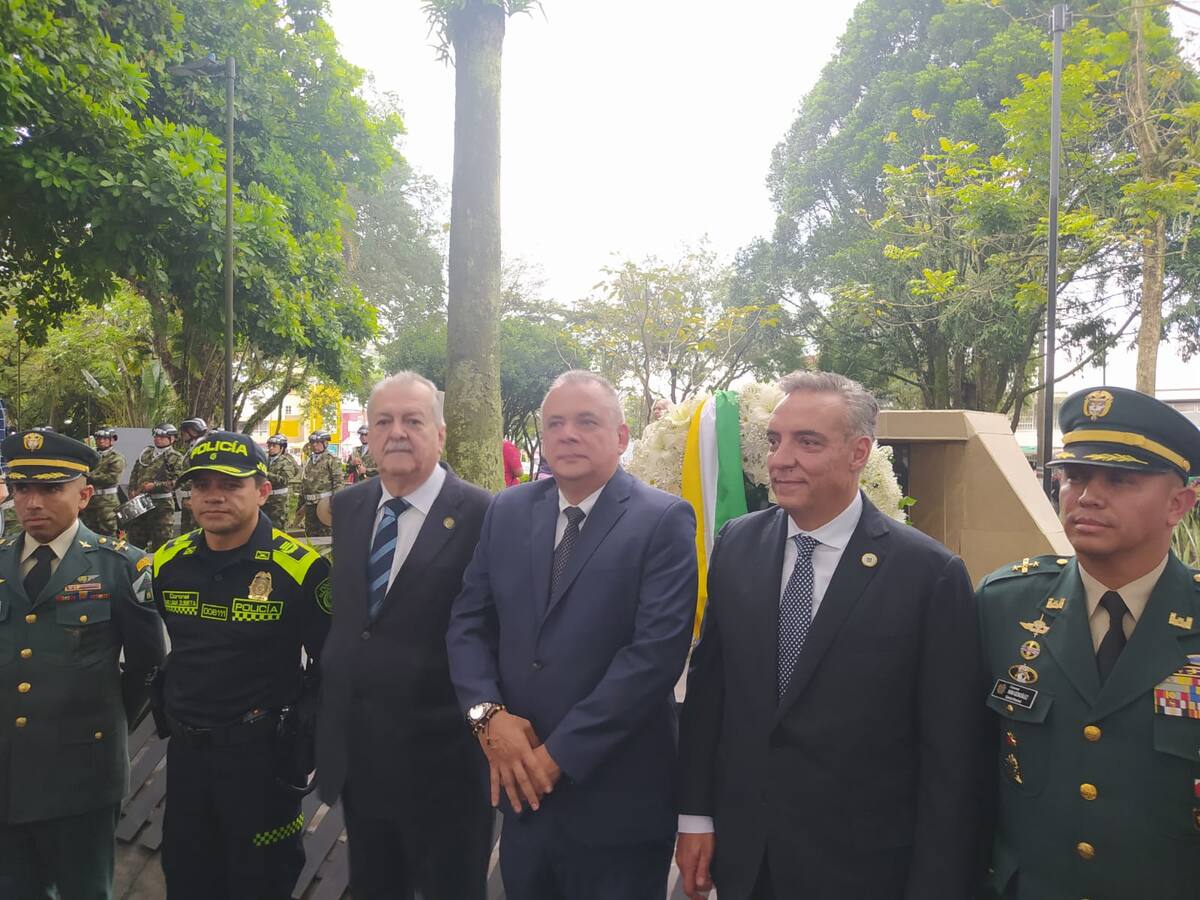 Ofrenda floral y reconocimientos, actividades conmemorativas por 133 años de Armenia