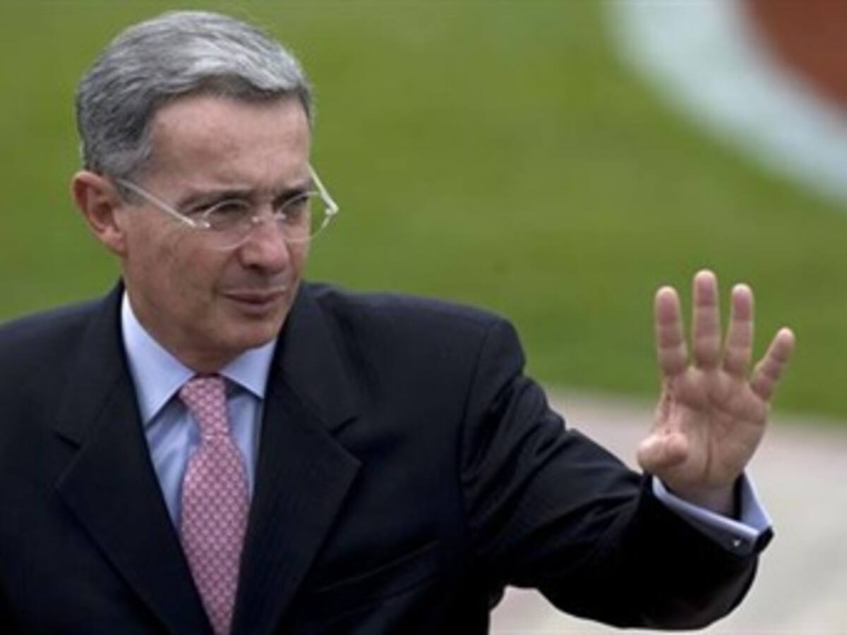 Expresidente Uribe arremete contra proceso de paz