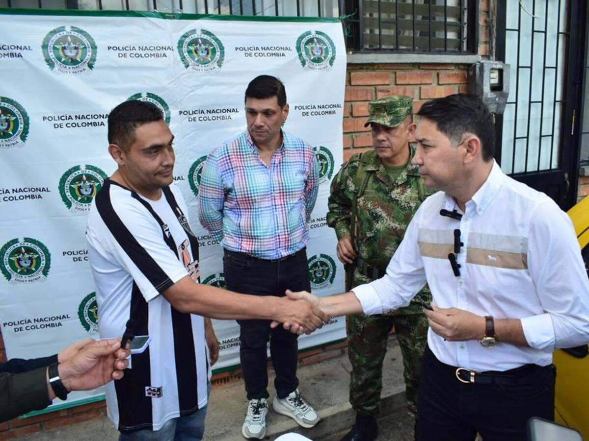 Recuperan taxi que había sido robado en Ibagué