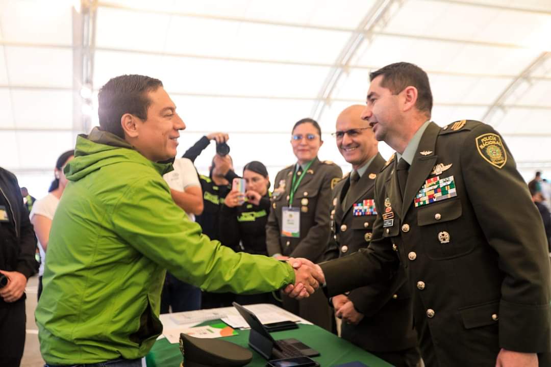 El gobernador de Boyacá Carlos Amaya hizo el anuncio de estos bonos de 200 mil pesos para los jóvenes que presten el servicio militar en la cumbre de alcaldes y alcaldesas / Foto: Suministrada