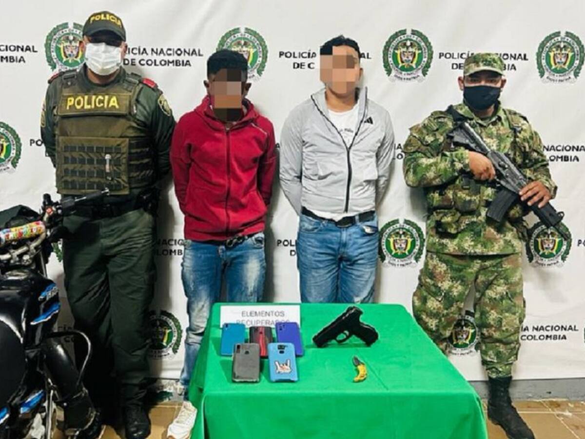 Capturan dos hombres que estaban atracando conductores en Urabá