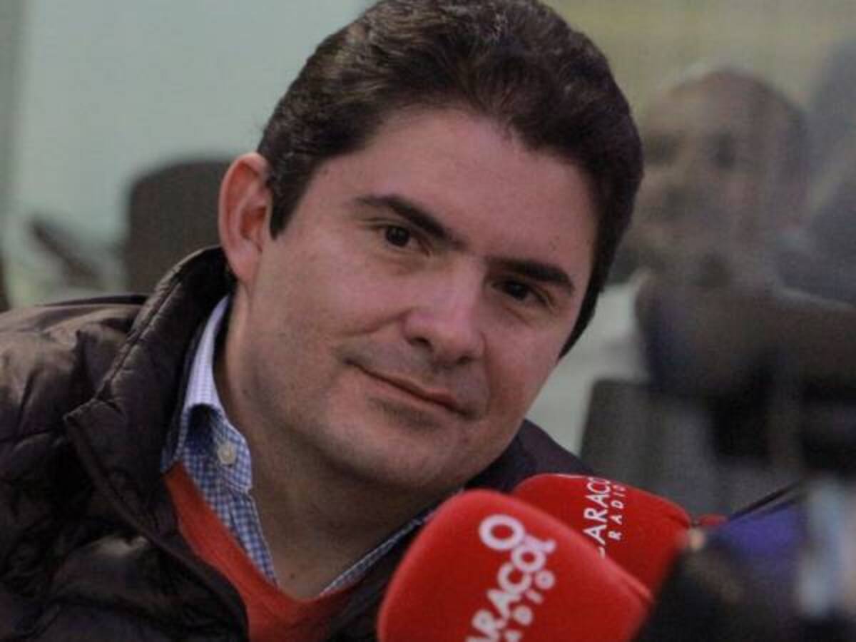 Frente a Uber, el Gobierno no puede enviar dos señales: Henao