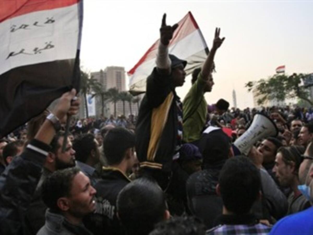 Miles de manifestantes en Egipto piden a los militares que dejen ya el poder