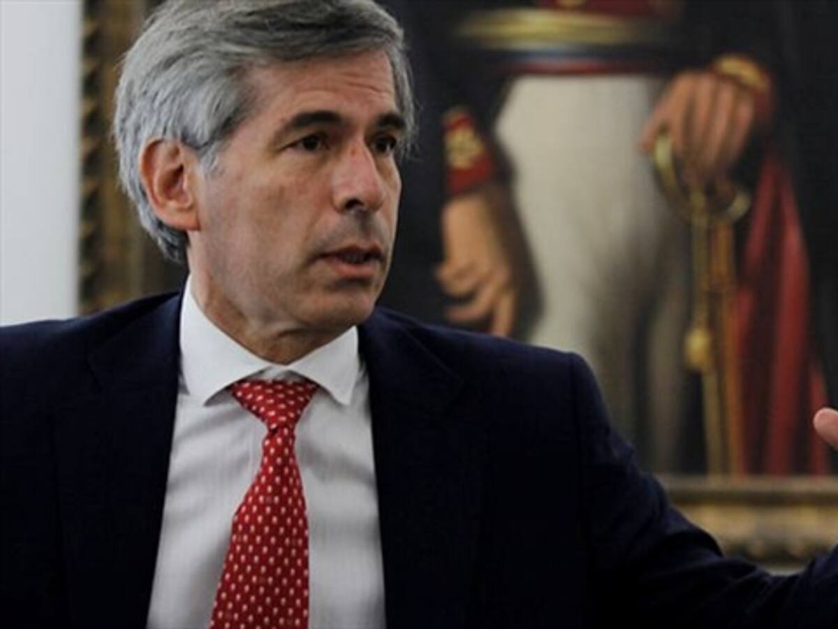 Lo más preocupante es que el fiscal quiera saltarse al Congreso: Reyes