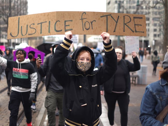 Multitudinarias protestas en Estados Unidos en contra de la brutalidad policial. Solicitan reforma a la policía tras la muerte de Tyre Nichols.
