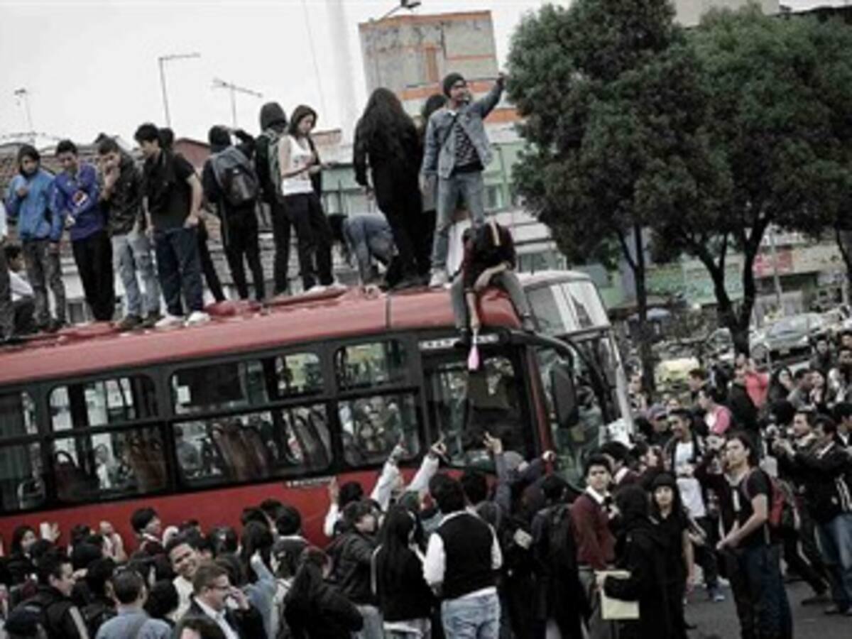 Policía podría duplicar recompensas por responsables de los desórdenes de Transmilenio
