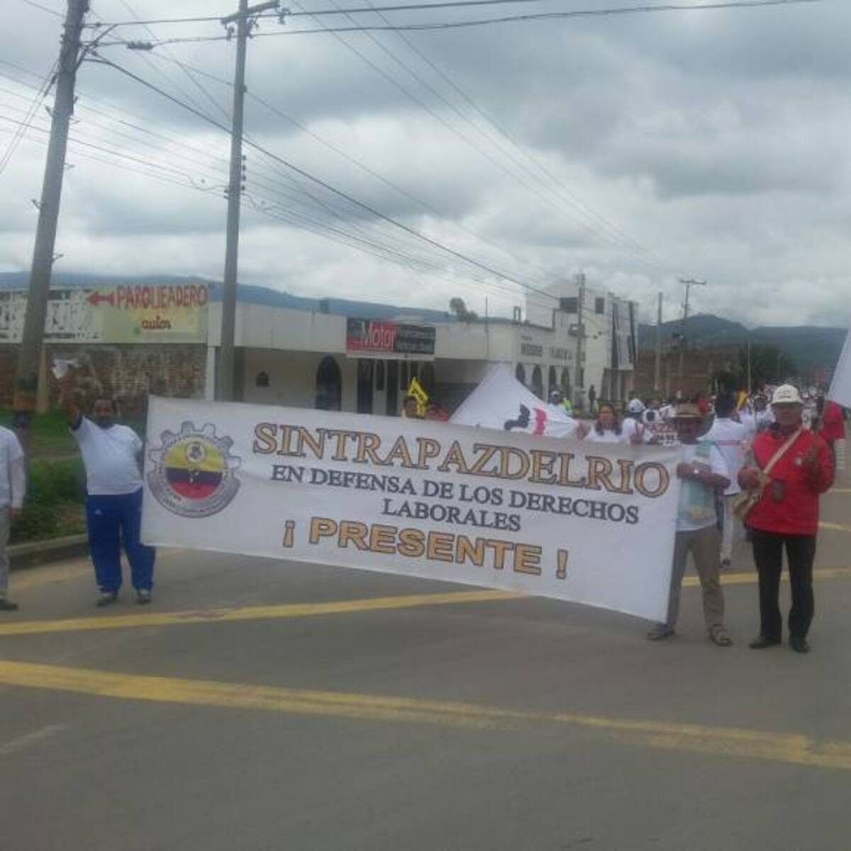 Miles de trabajadores marcharon por la protección del acero en Boyacá