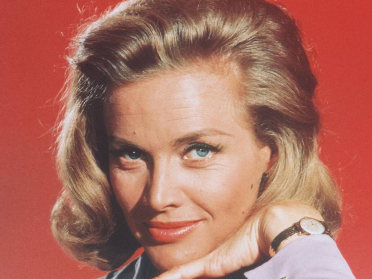 Muere la actriz Honor Blackman, recordada 'chica bond'
