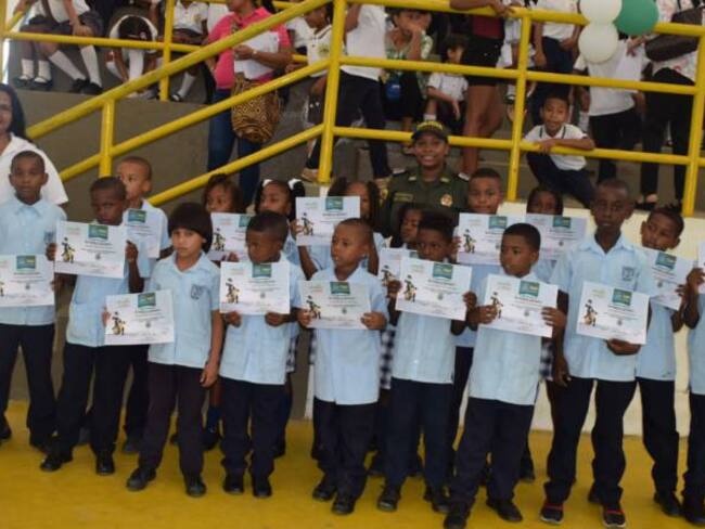 Policía de Bolívar graduó a 460 niños en prevención al consumo de drogas
