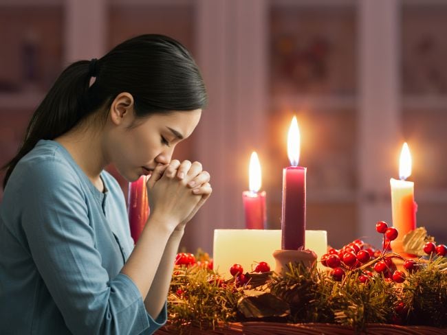 Color de vela y oración para el primer domingo de Adviento 2025: ¿por qué se celebra?