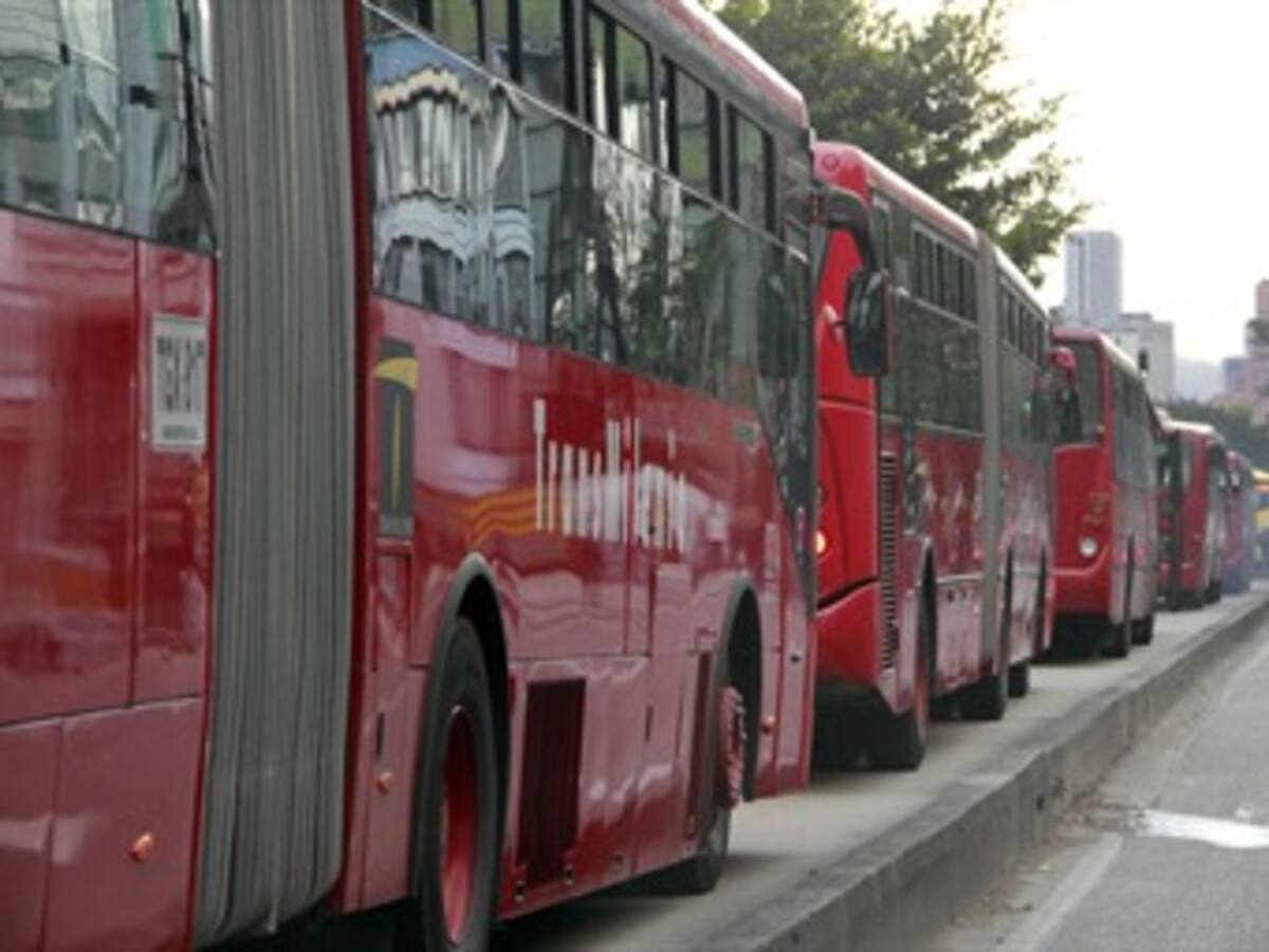 Golpean brutalmente un auxiliar bachiller dentro de TransMilenio