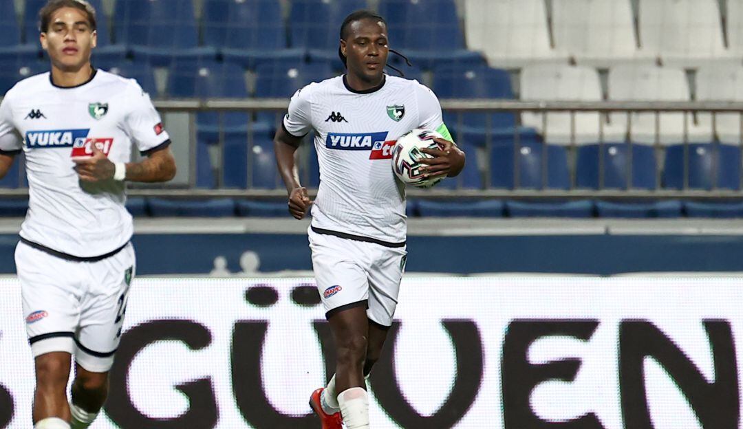 Hugo Rodallega festeja uno de los 10 goles marcados con el Denizlispor en la presente Liga de Turquía.