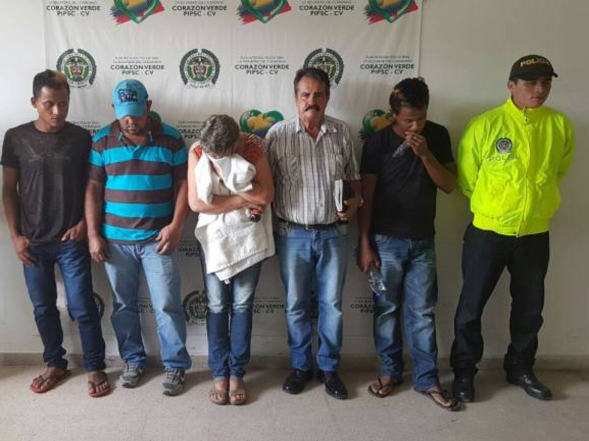 (Video) Desmantelan banda dedicada a fabricar licor adulterado