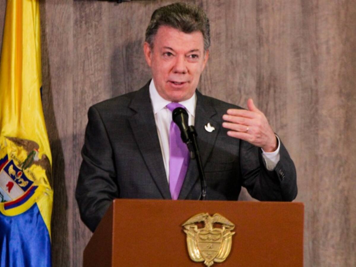 Santos revela declaración de renta de todo su gabinete ministerial