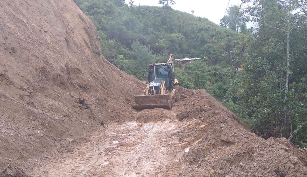 El material recolectado permite recuperar vías afectadas por la ola invernal.