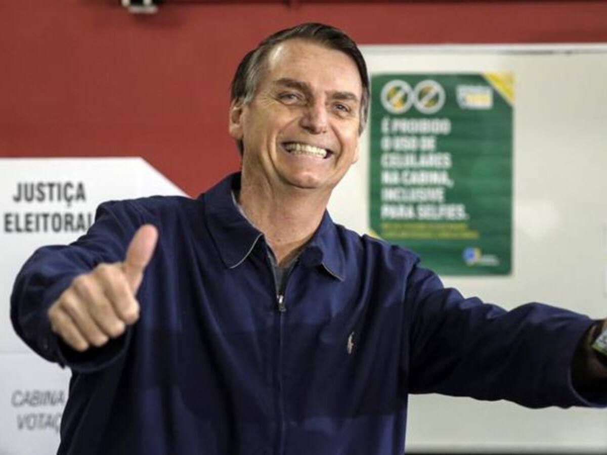 Bolsonaro lidera con un 49 %, según el primer escrutinio parcial en Brasil