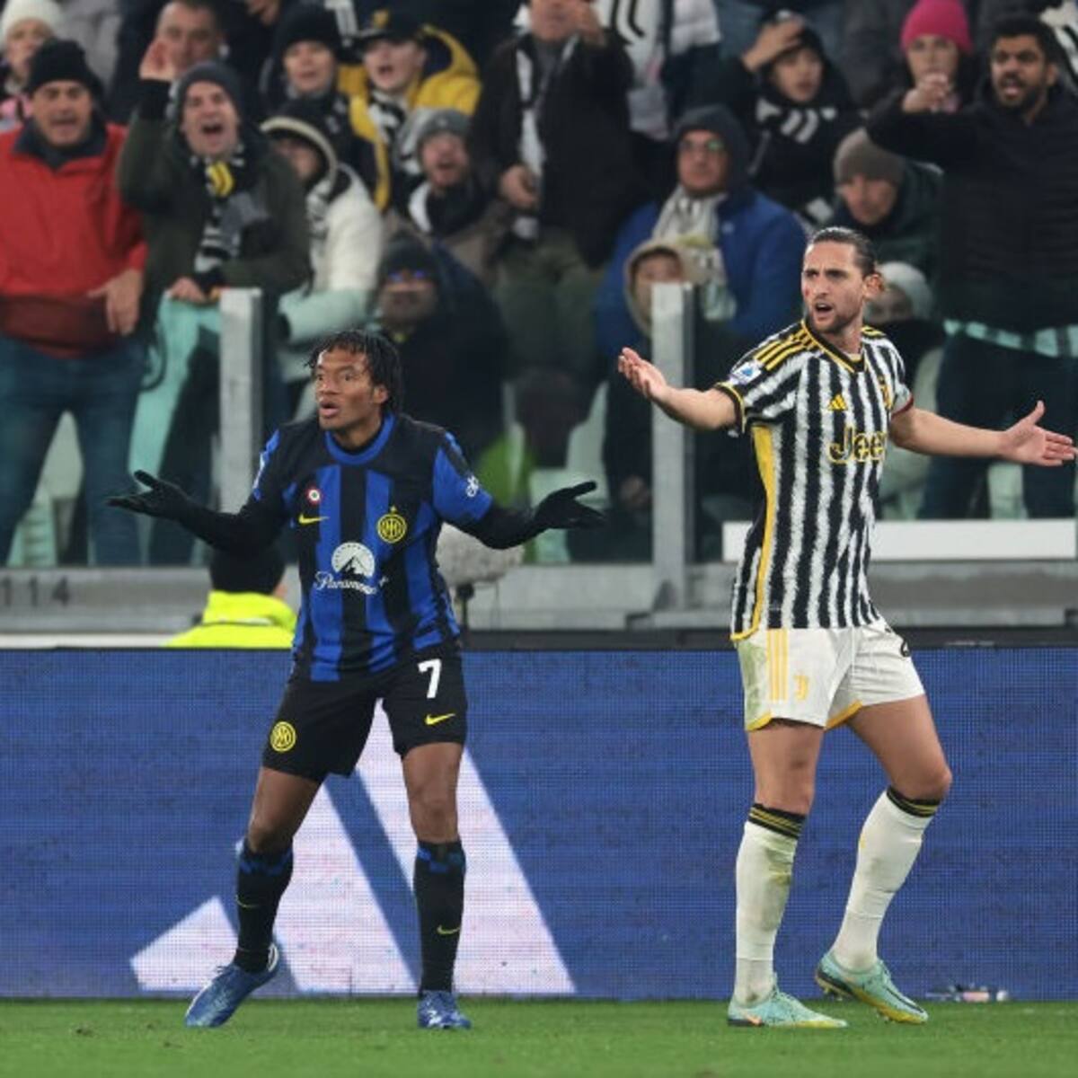 Hinchada del Inter respaldó a Cuadrado tras recibir chiflidos en el estadio de la Juventus