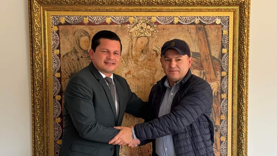 A la izquierda: Alcalde saliente  de Chiquinquirá Wilmar Triana; a la derecha: alcalde electo de Chiquinquirá Jefferson Caro / Cortesía.