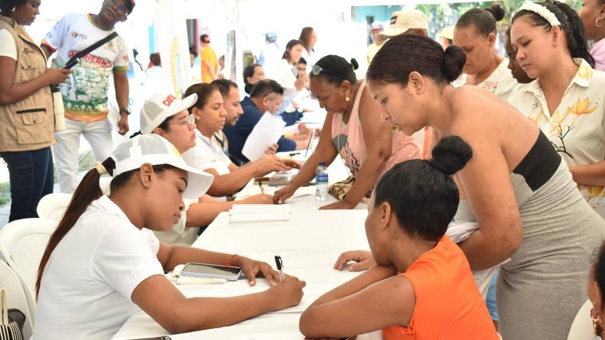 Gobierno al Barrio llevó servicios a 1.140 personas en el barrio Colombiatón