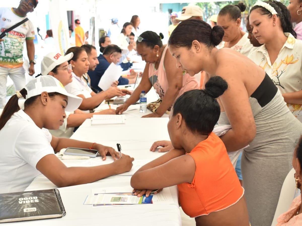 Gobierno al Barrio llevó servicios a 1.140 personas en el barrio Colombiatón