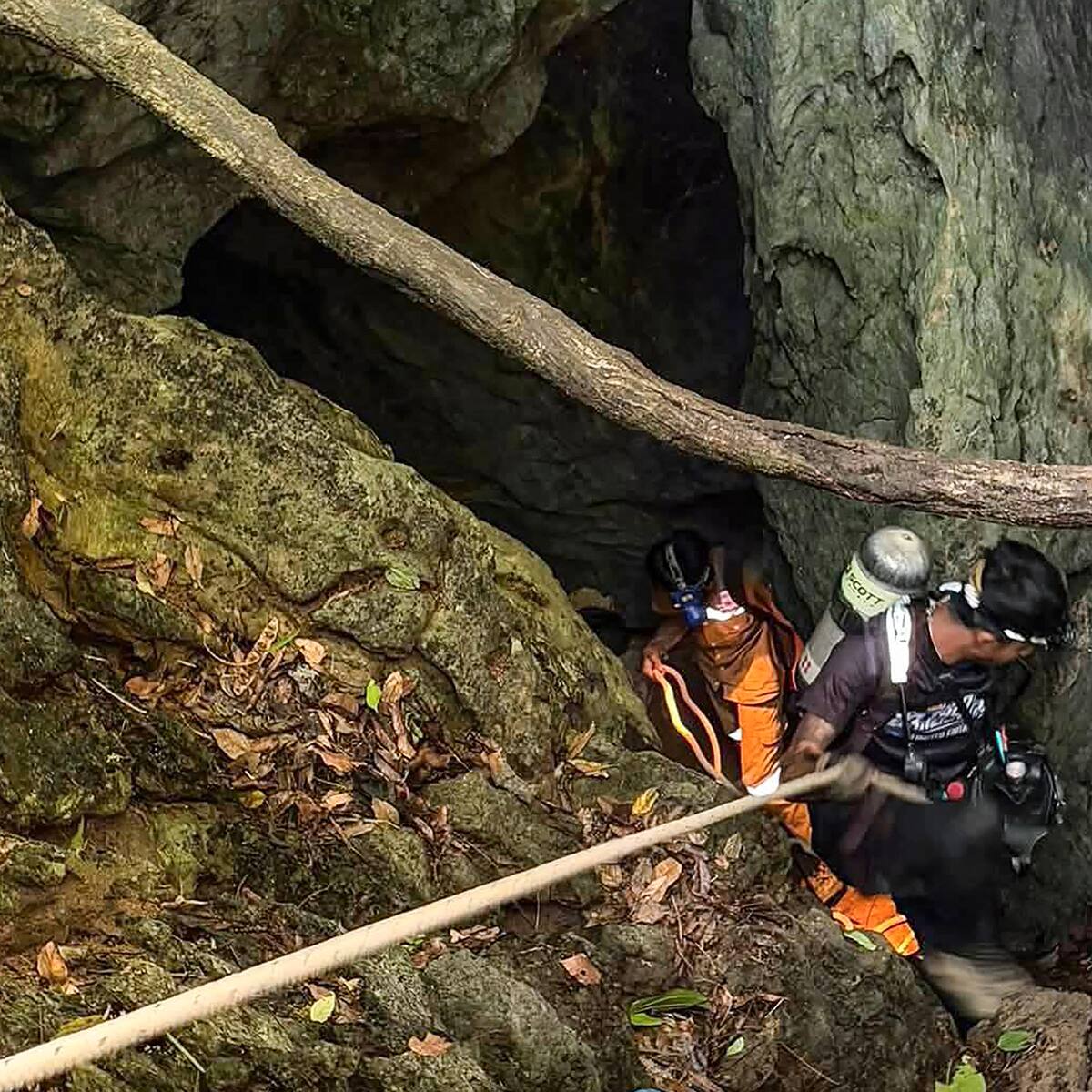 Rescatan a cinco mineros atrapados en una cueva de Laos, en el sudeste asiático