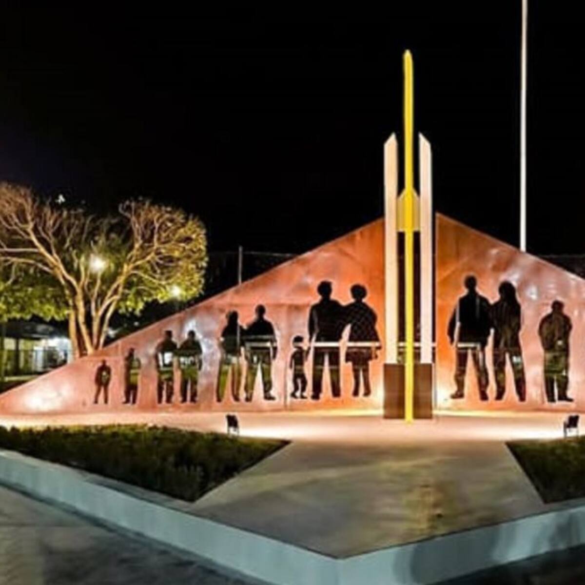 Comunidad en La Gabarra aplica petróleo crudo a monumento de víctimas