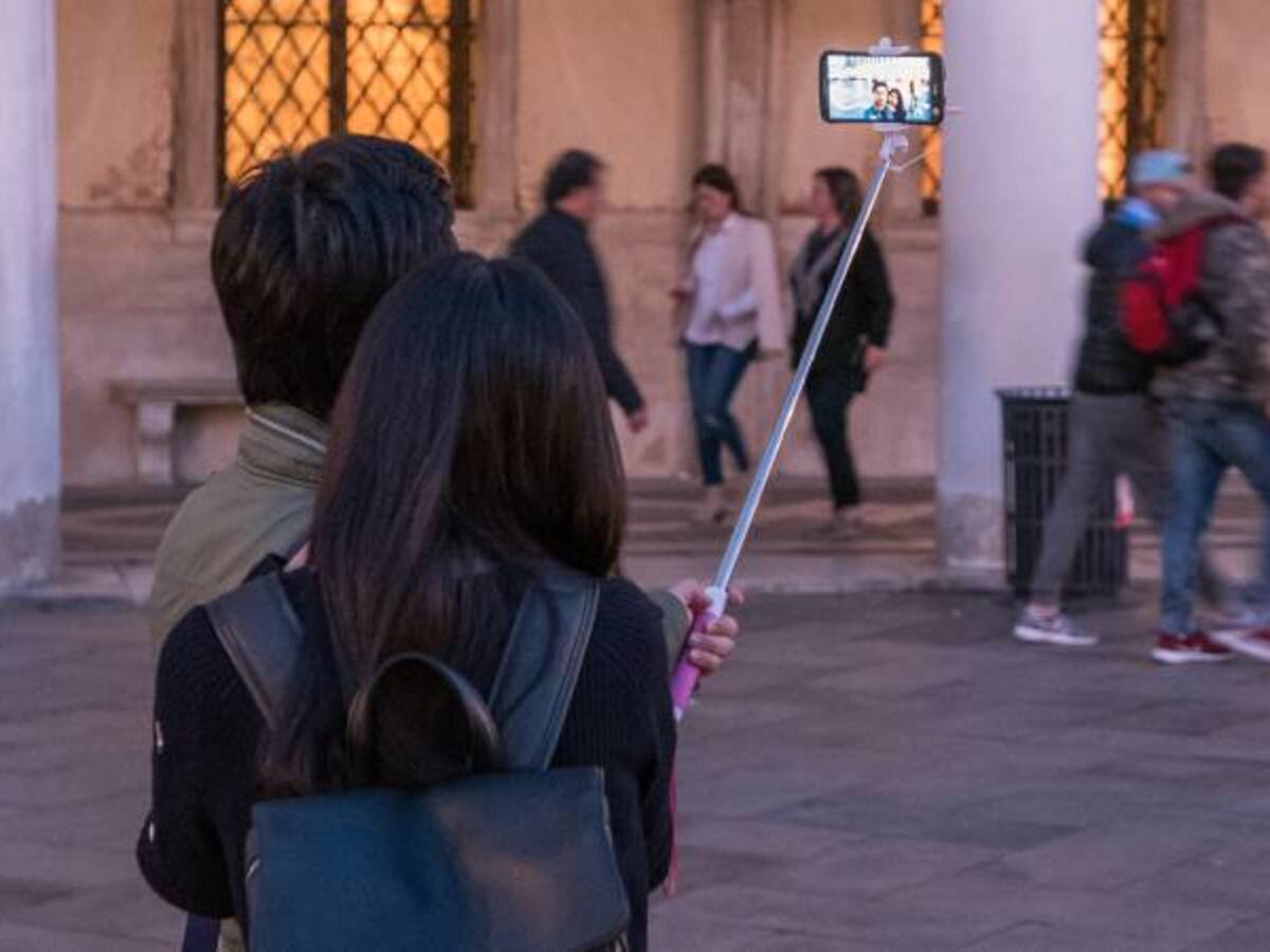 Los viajeros 'millennials' se debaten entre el ahorro y vivir el día a día