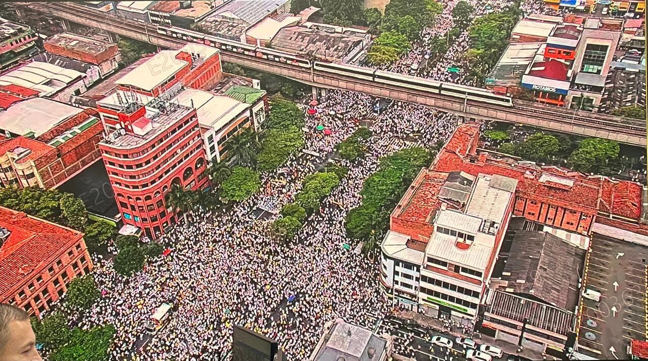 La macha de este 21 de abril fue multitudinaria en Medellín. Foto: Alcaldía Distrital.