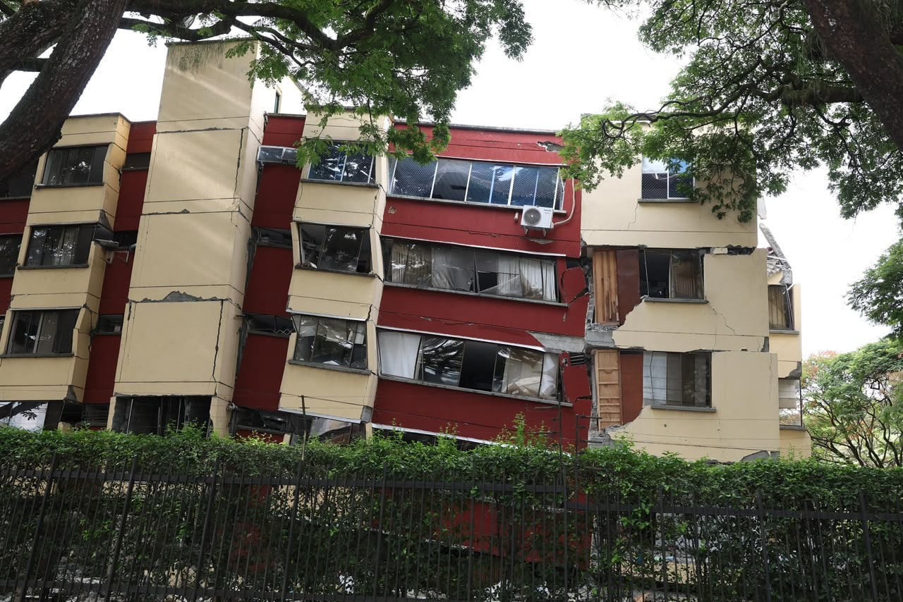 En el sector de Cuarto de legua ya se realizó la demolición de una estructura y durante esta jornada avanzan las intervenciones en el Conjunto Residencial Guadalupe y el motel Molino Rojo. Foto: suministrada.