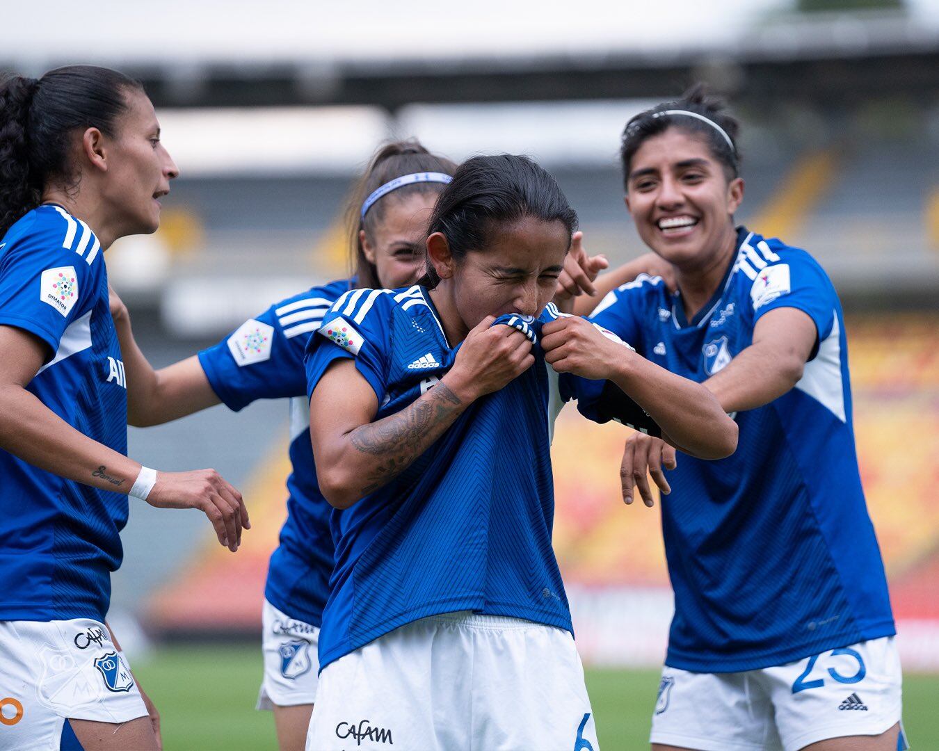 Lizeth Aroca celebra su gol con Millonarios en la victoria 1-0 sobre Yumbo Industriales. / @MillosFcFem