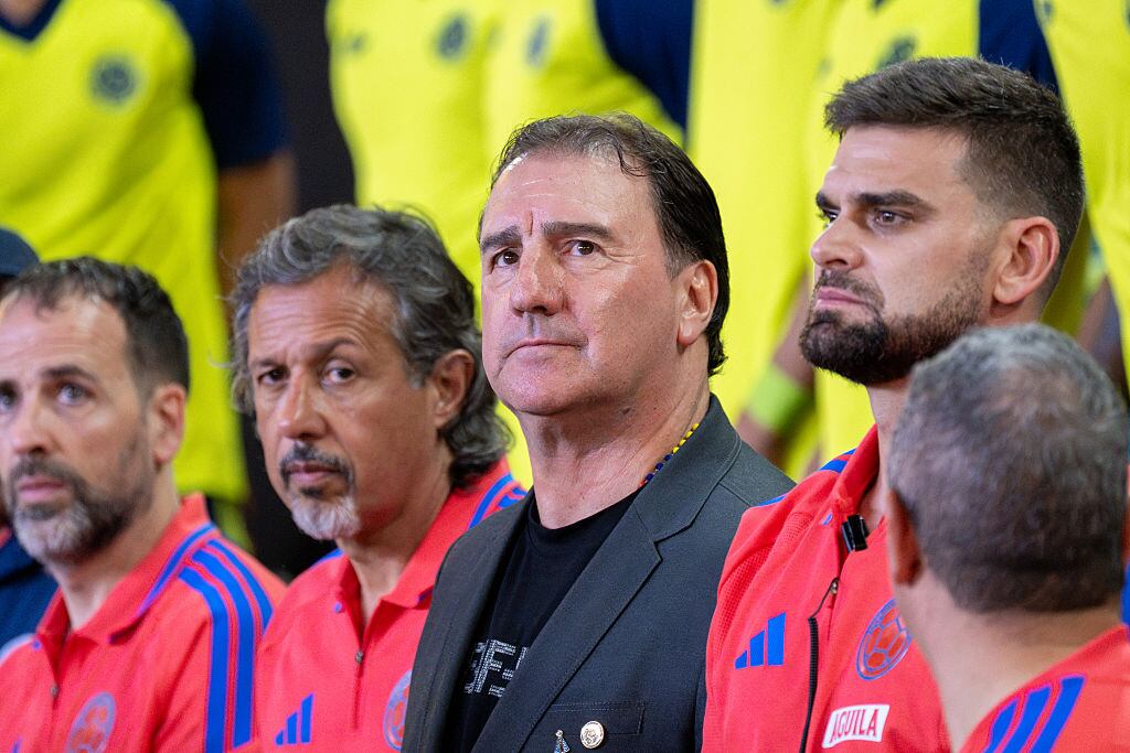 Néstor Lorenzo y su cuerpo técnico / Getty Images