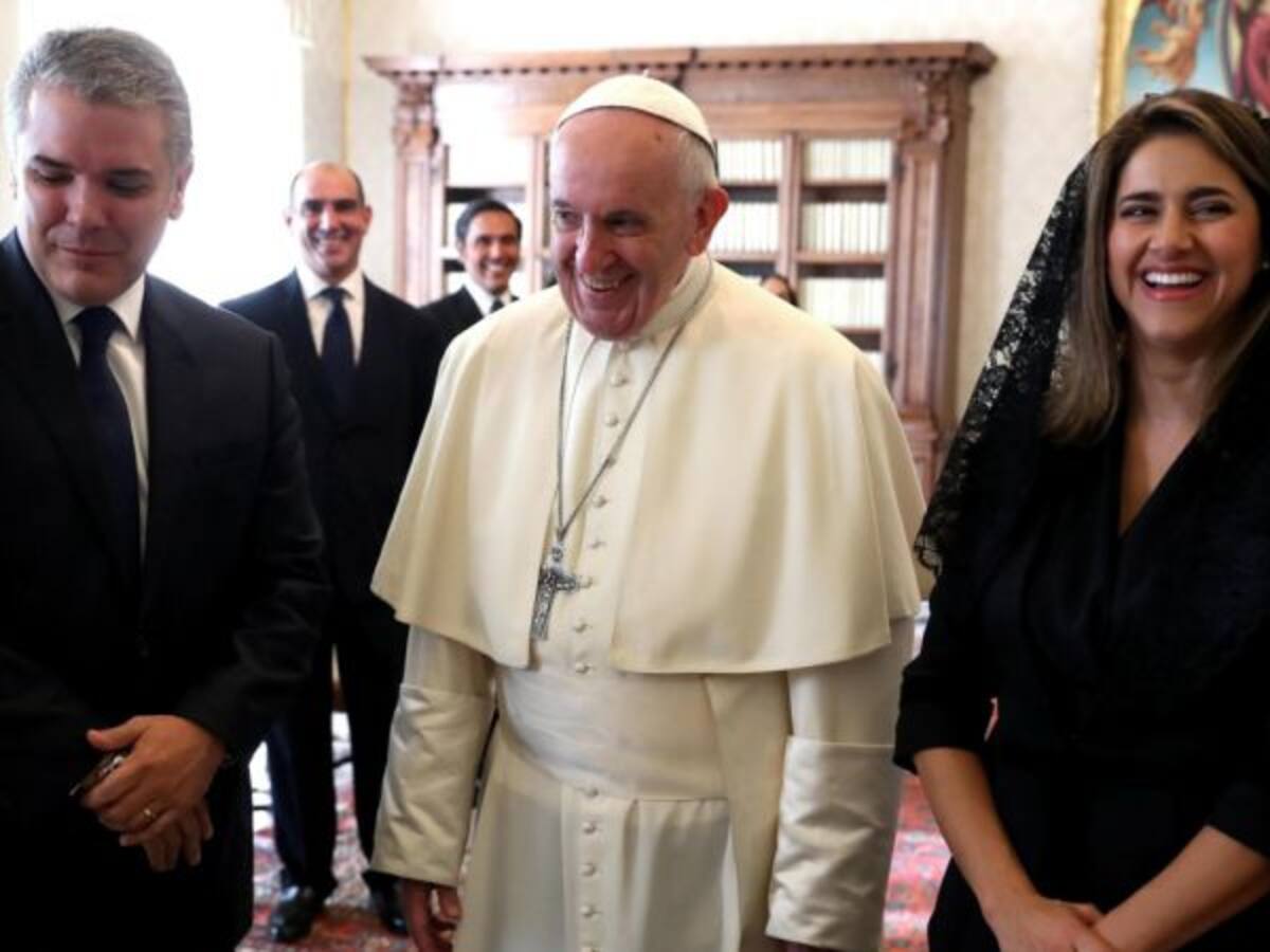 En sus manos está la unión de Colombia: Papa a Duque