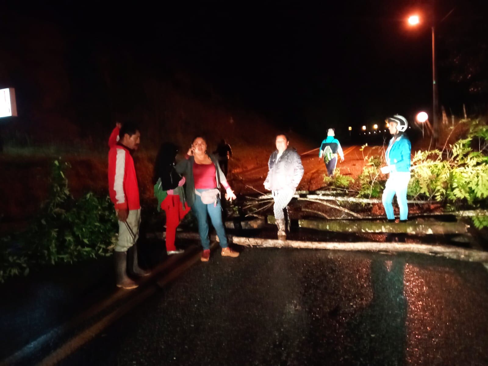 Se espera que hoy miércoles, haga presencia en la zona de protesta el director de la Unidad de Gestión del Riesgo Nacional; Olmedo López.