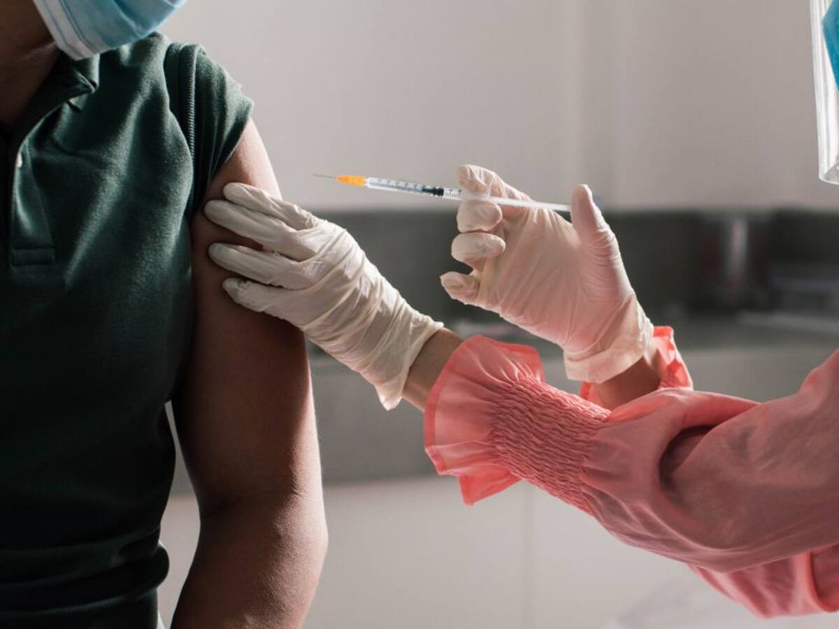 El 70% de los bogotanos ya tienen la primera dosis contra la COVID-19