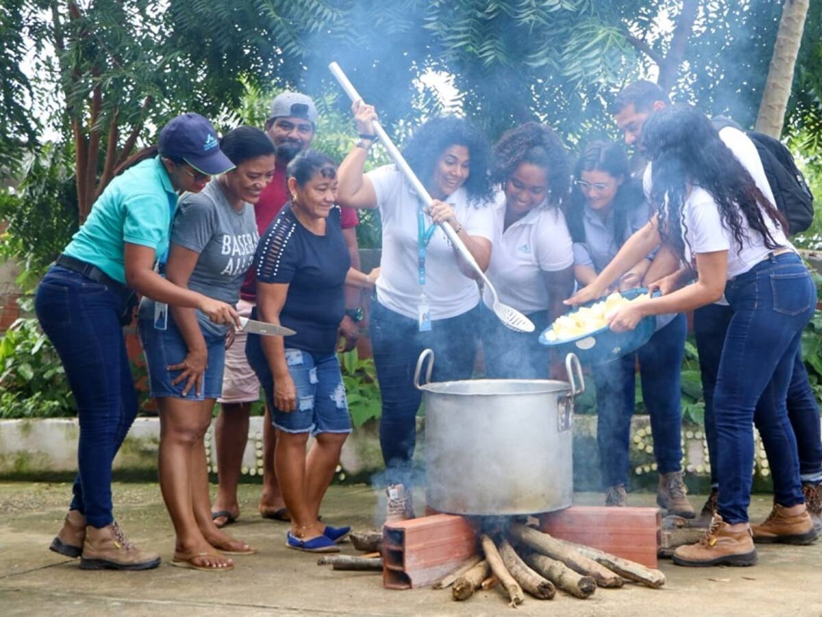 Con seis sancochos comunitarios Acuacar promovió tradición de “Ángeles Somos”