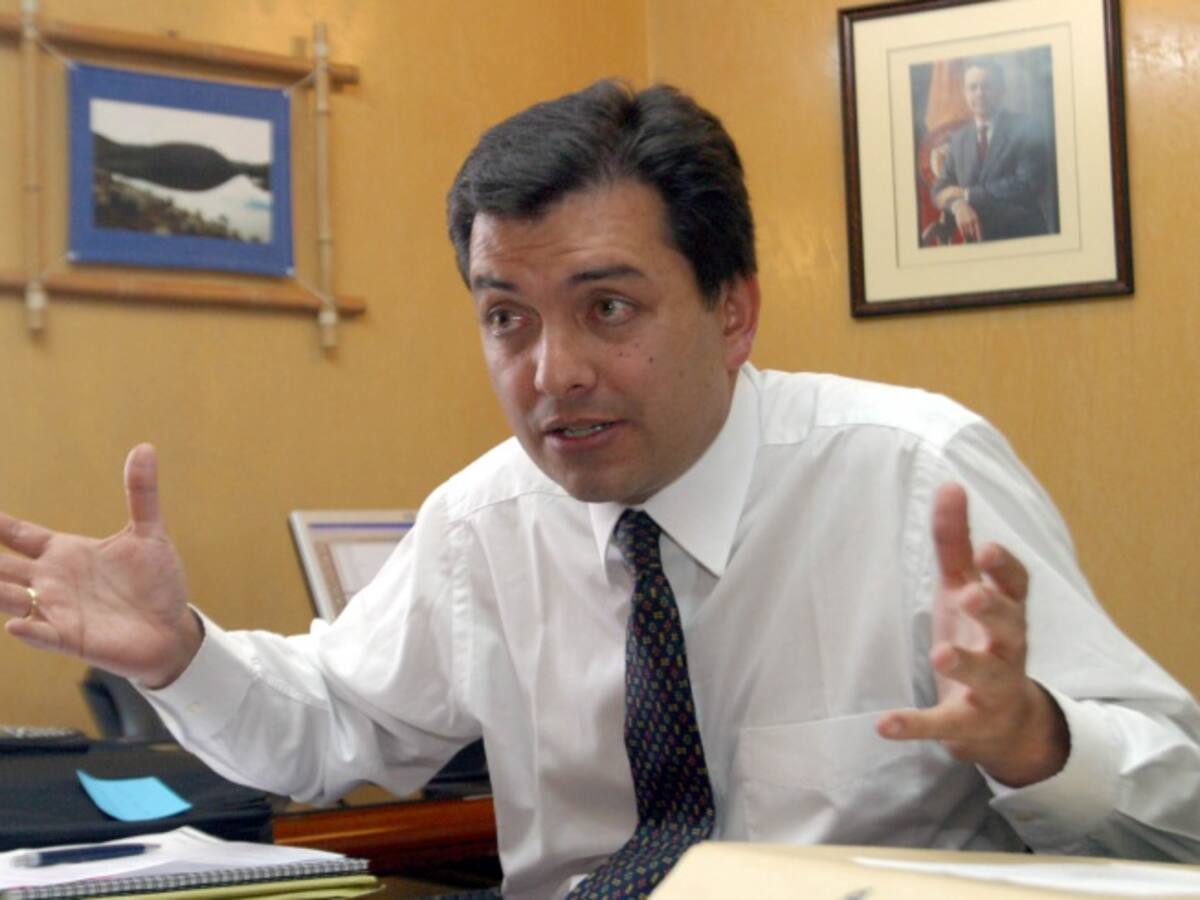 Dictan medida de aseguramiento a Hoyos por caso hacker