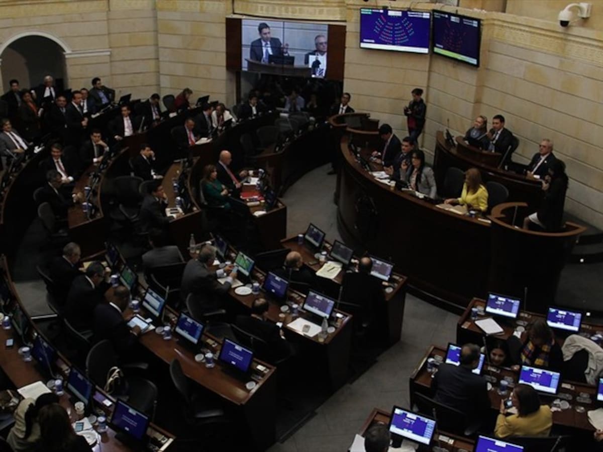 Congresistas responden por ingresos de exfiscal anticorrupción a sus oficinas