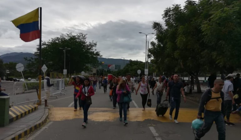 Venezolanos llegando a Cúcuta a comprar alimentos
