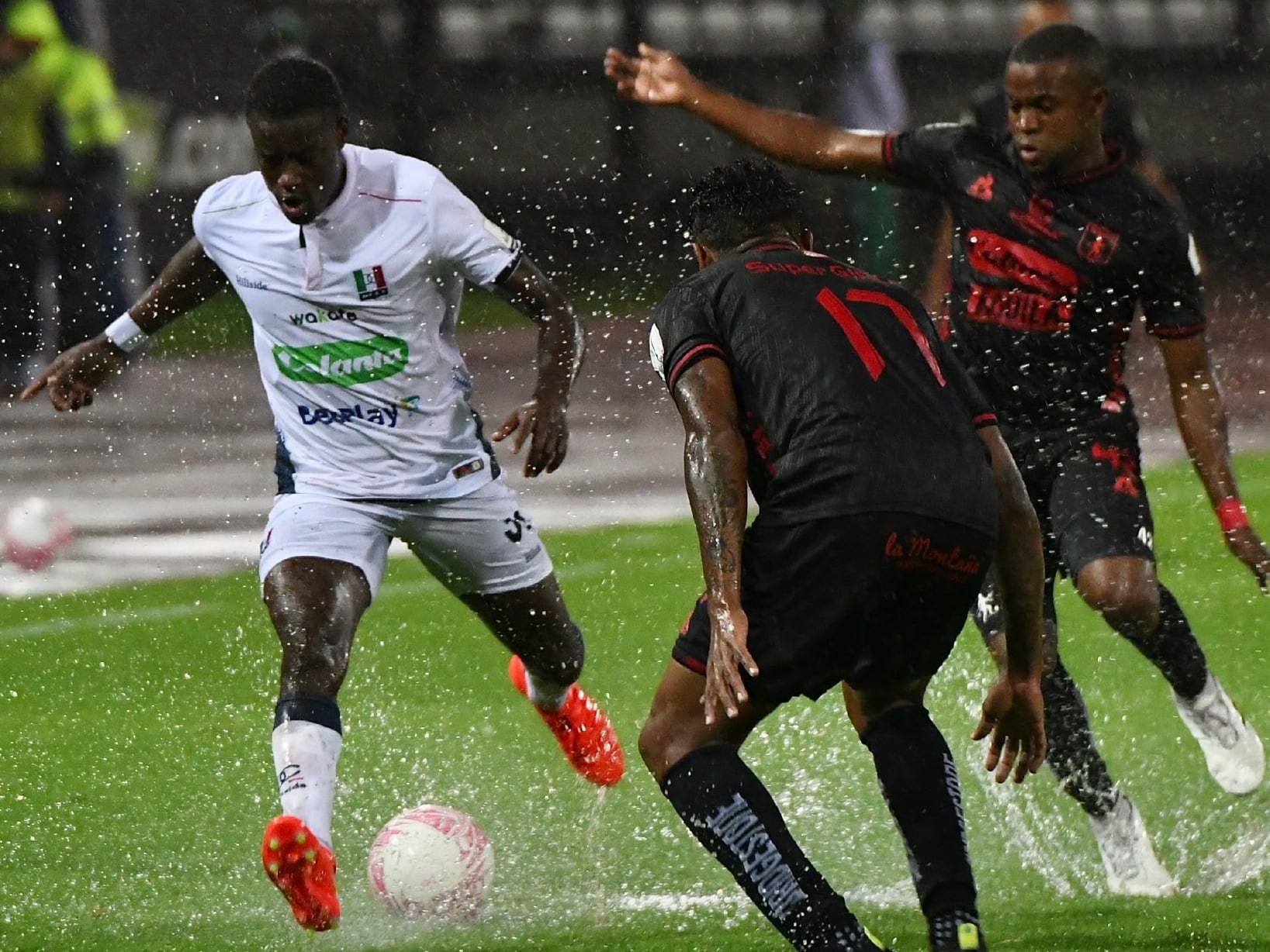 Duelo entre Once Caldas y América de Cali / @oncecaldas